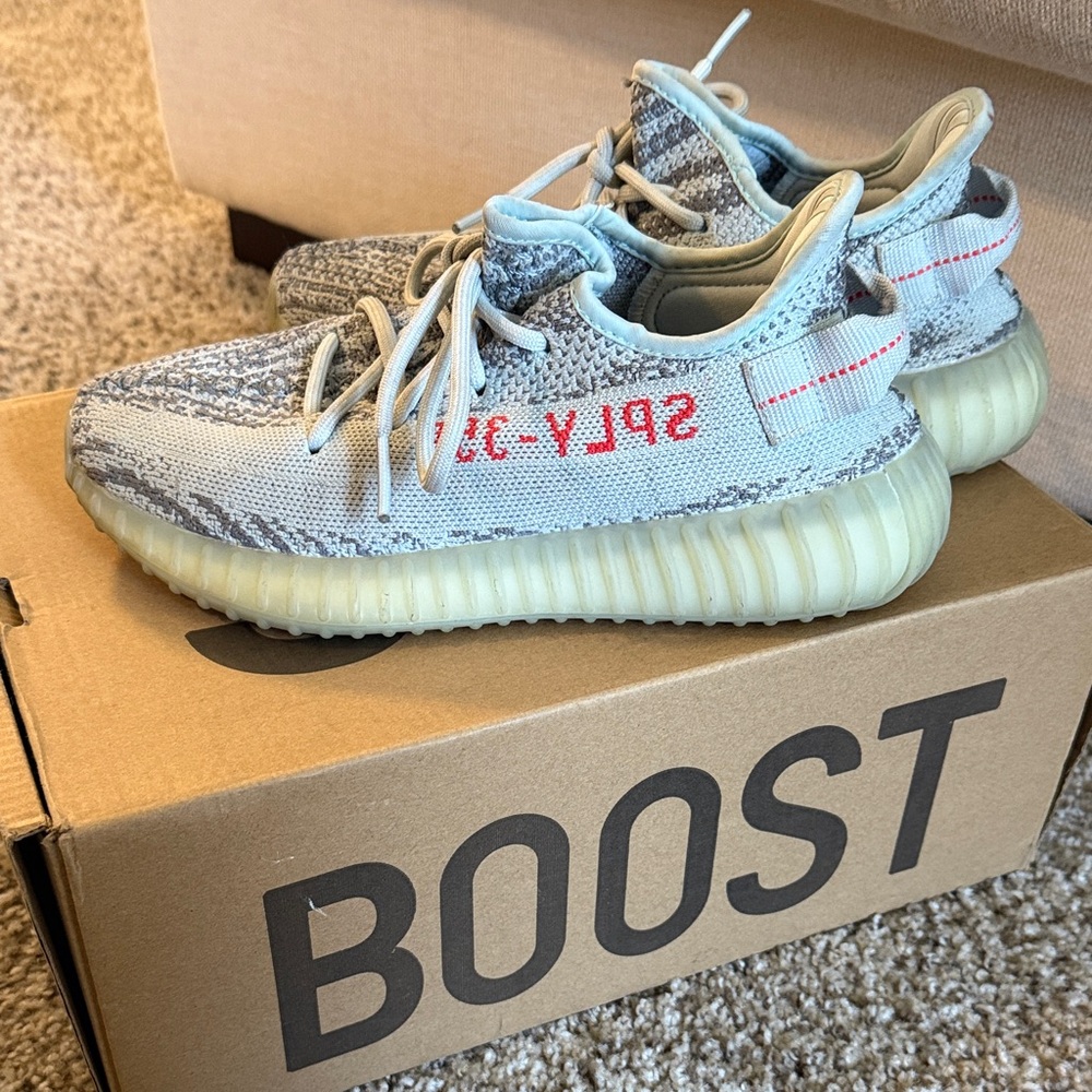 adidas Yeezy Boost 350 V2. Size 7.5 women’s